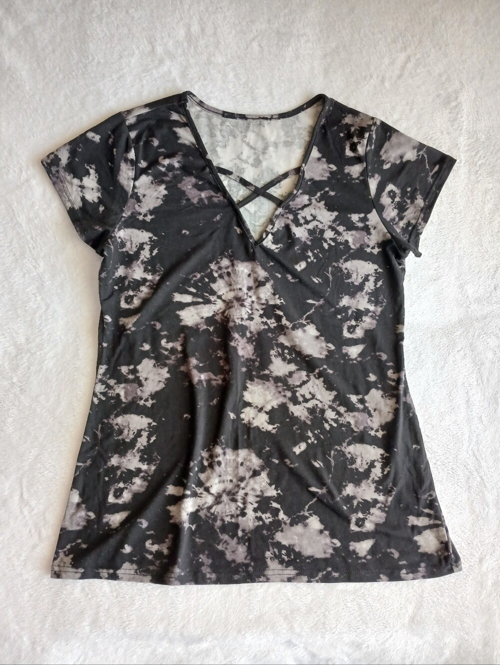 Cute Tie Dye Print Shirt With Neck Detail Size 2X